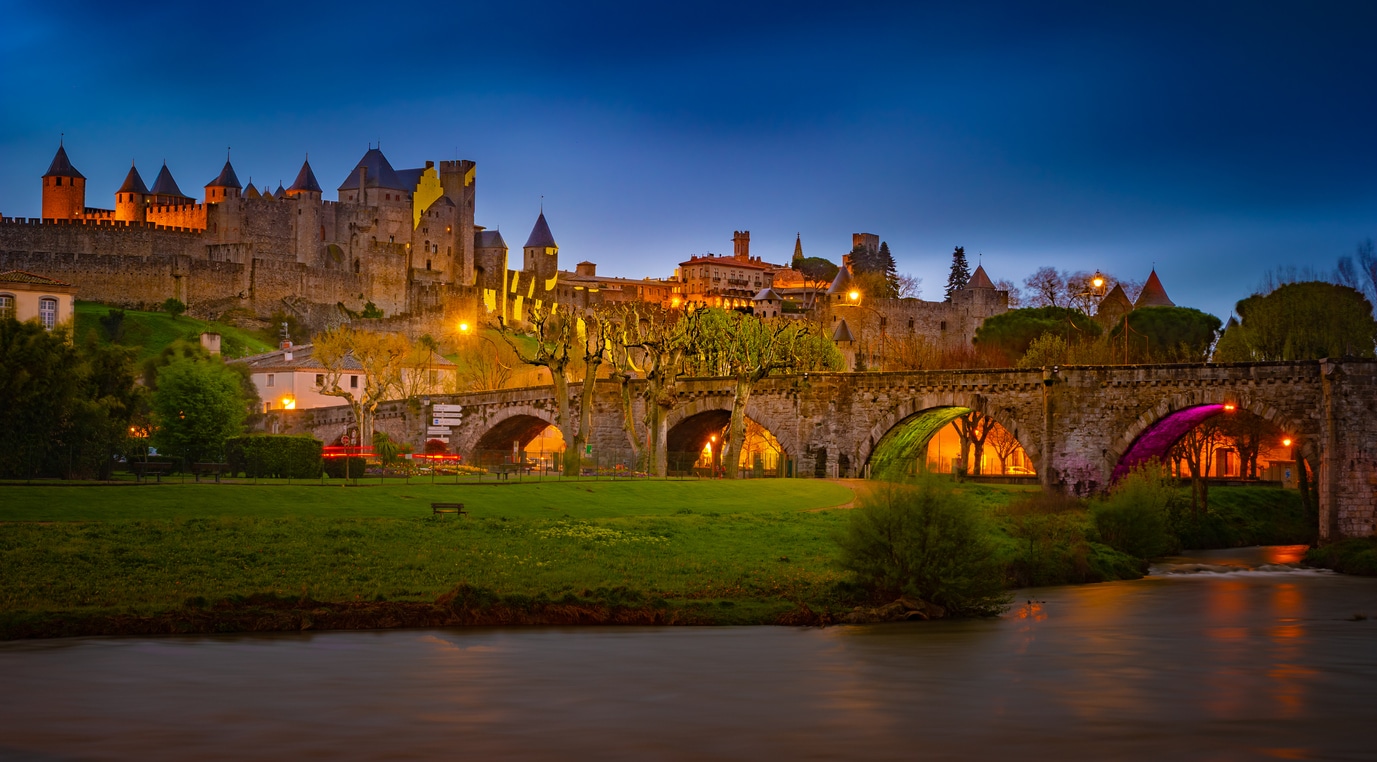 vue de nuit sur les fortifications de Carcasonne