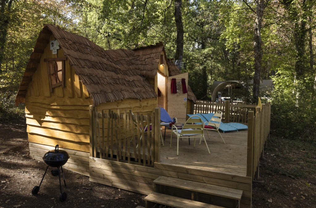 Hébergement dans les arbres au camping Au Bois Joli