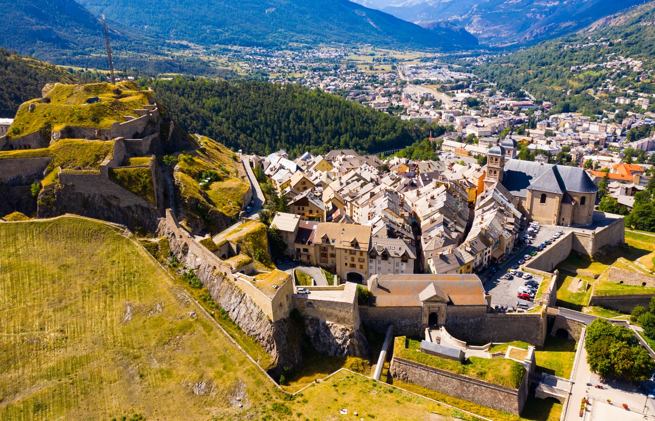 Vue aérienne sur le Fort de Briançon en Provence