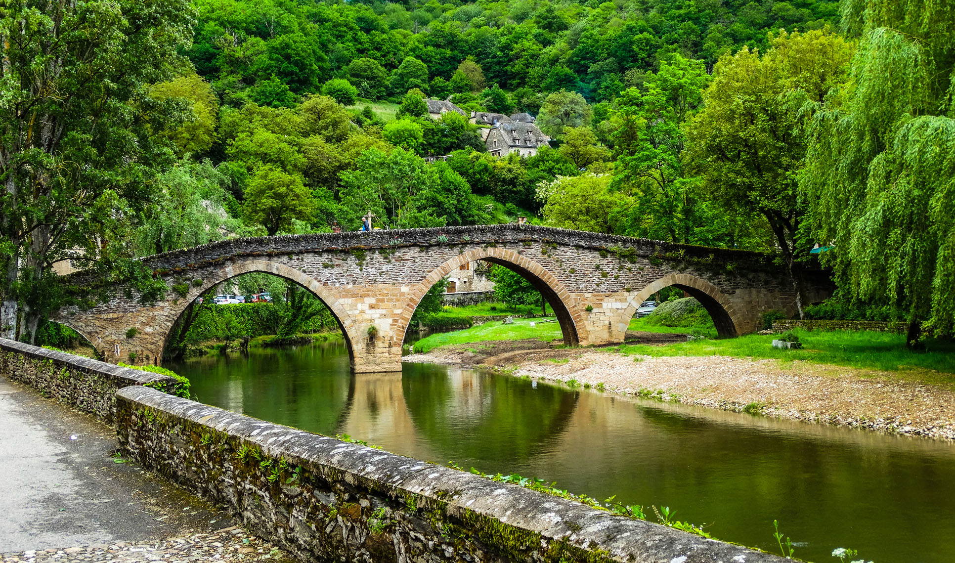 Belcastel pont medieval dans l'aveyron