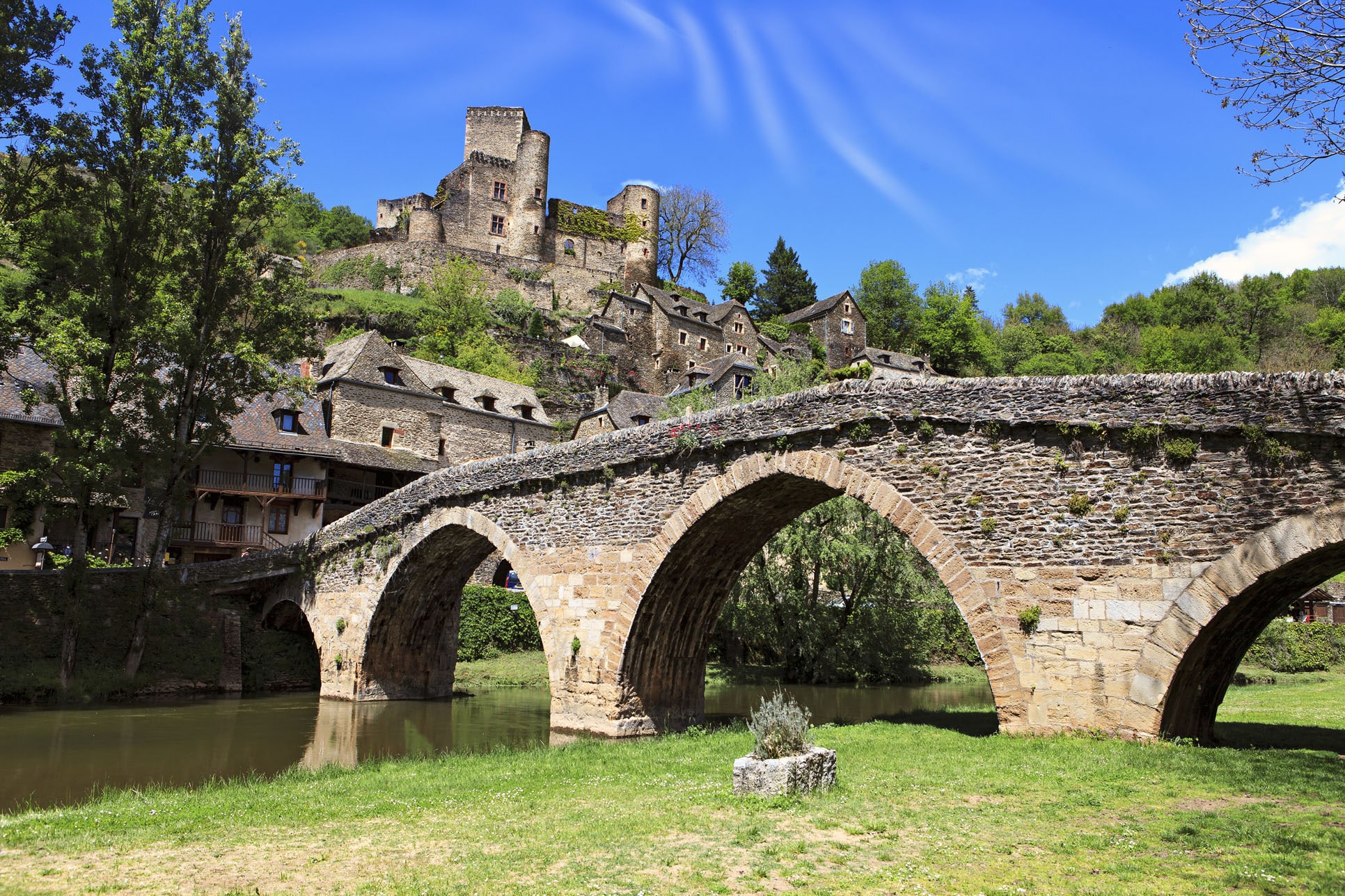 pont et village de Belcastel dans l'aveyron