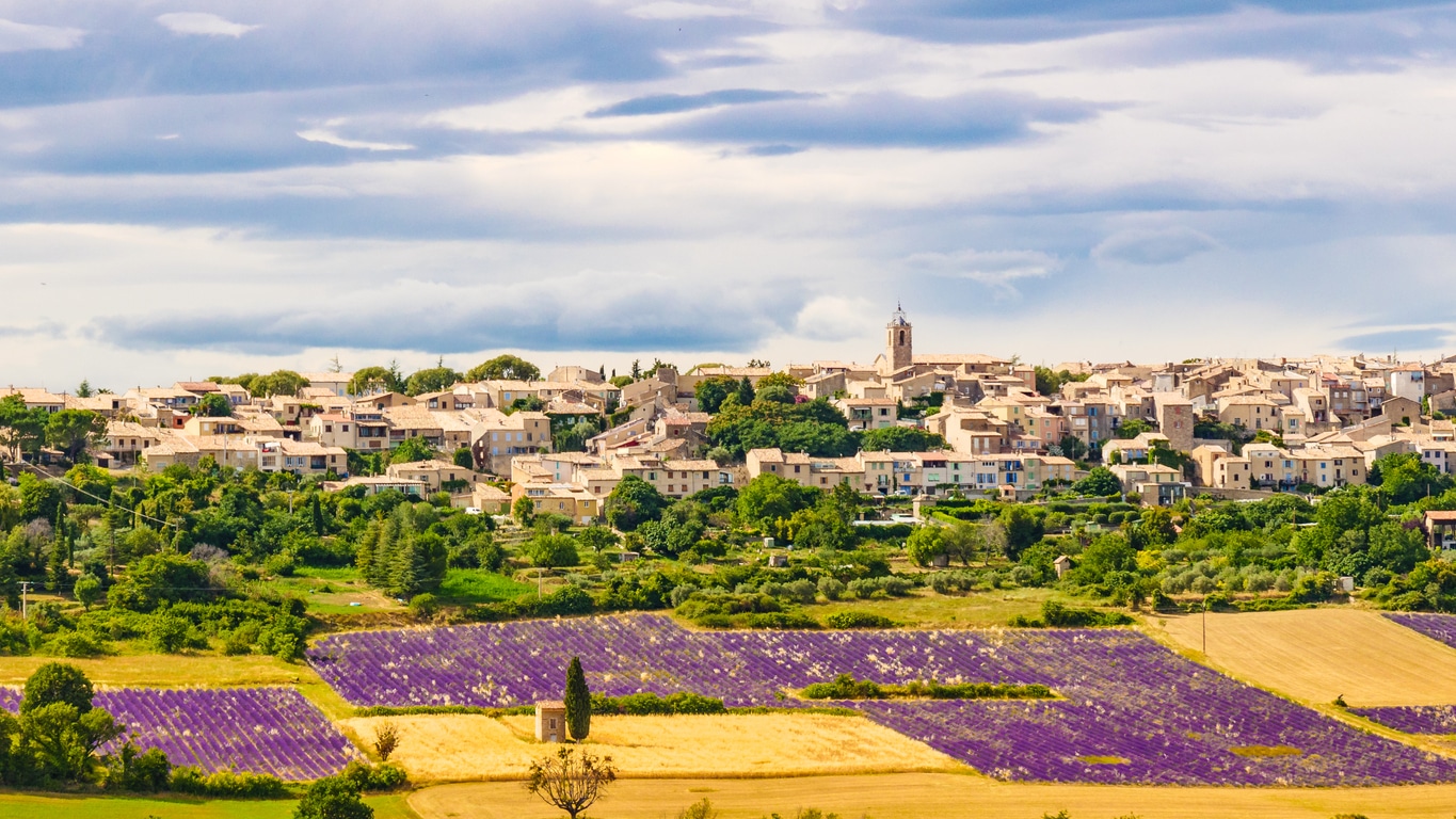 Village de Puimoisson en provence sur le plateau de valensole