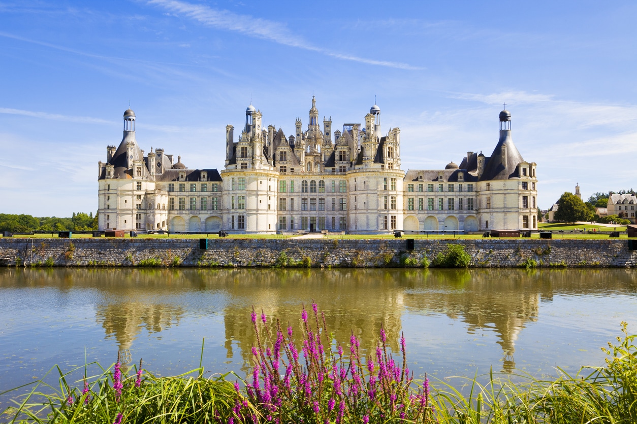 Chateau de Chambord dans la vallée de Loire vue panoramic proche de blois