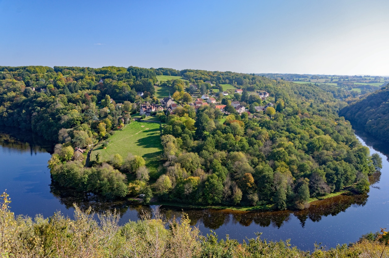 Coude de rivière dans le département de la creuse limousin