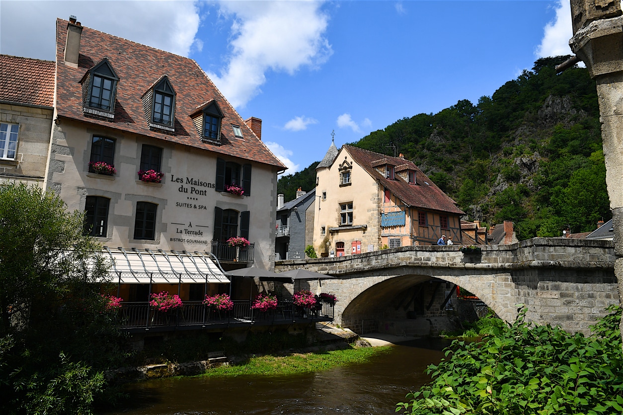 Vue sur le pont médiévale d'Aubusson