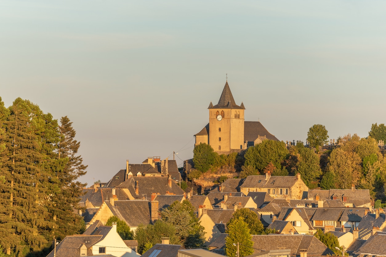 Vue sur l'église de Laguiole