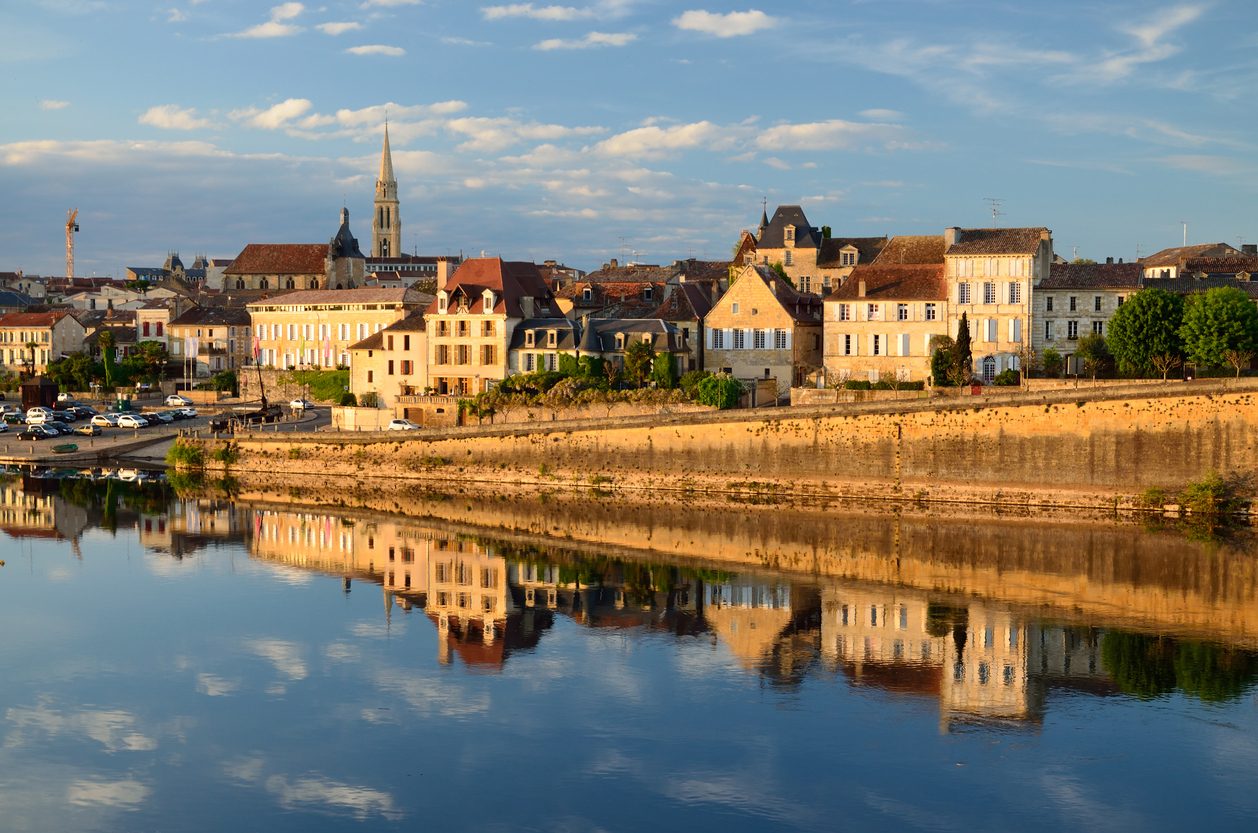 Ville de Bergerac et son calme en automne