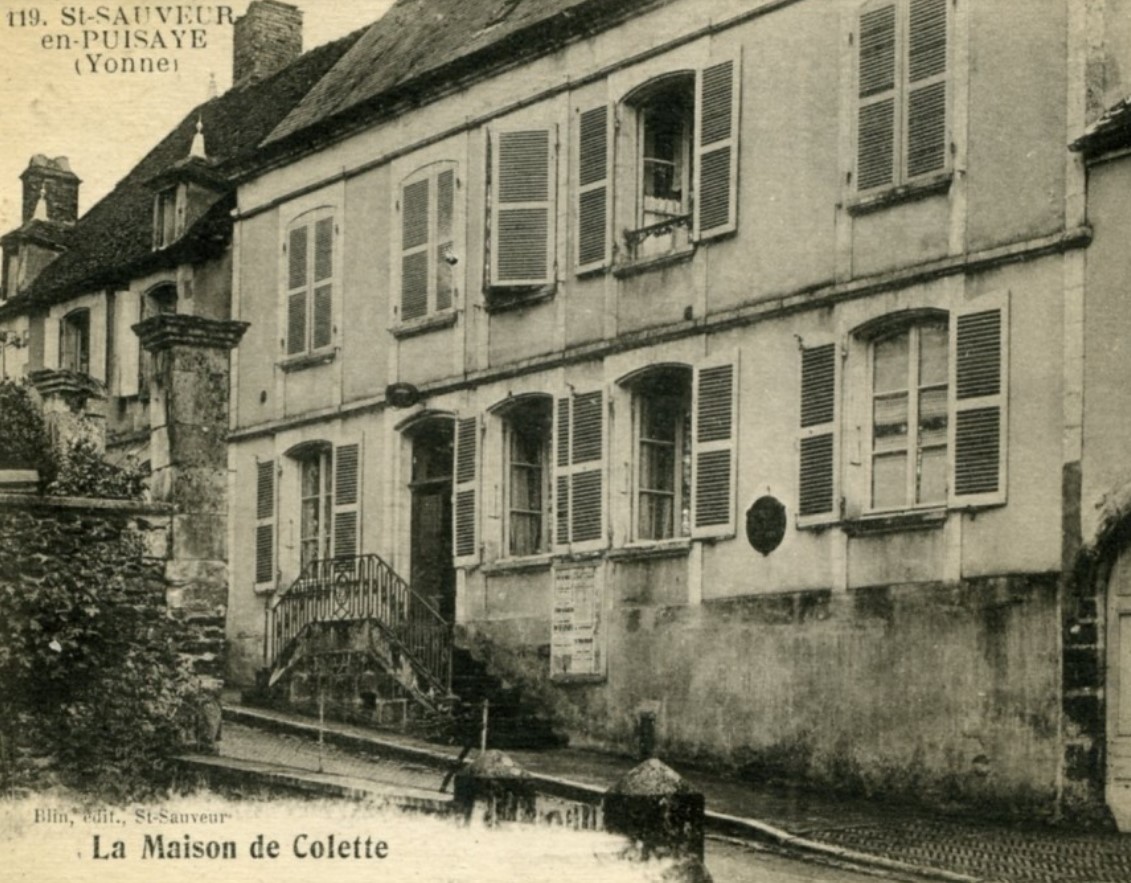 maison colette vieille photo à st sauveur en puysaie